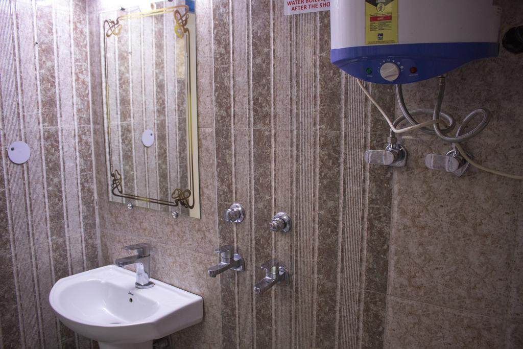 Hotel Golden Crown Laxman Jhula Рішикеш Екстер'єр фото