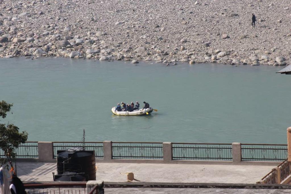 Hotel Golden Crown Laxman Jhula Рішикеш Екстер'єр фото